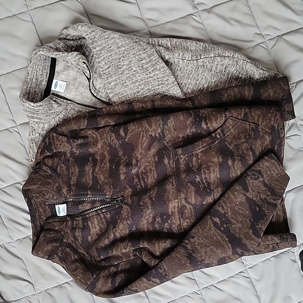 Old Navy flannel pullovers Size 6/7 Grey and Camo